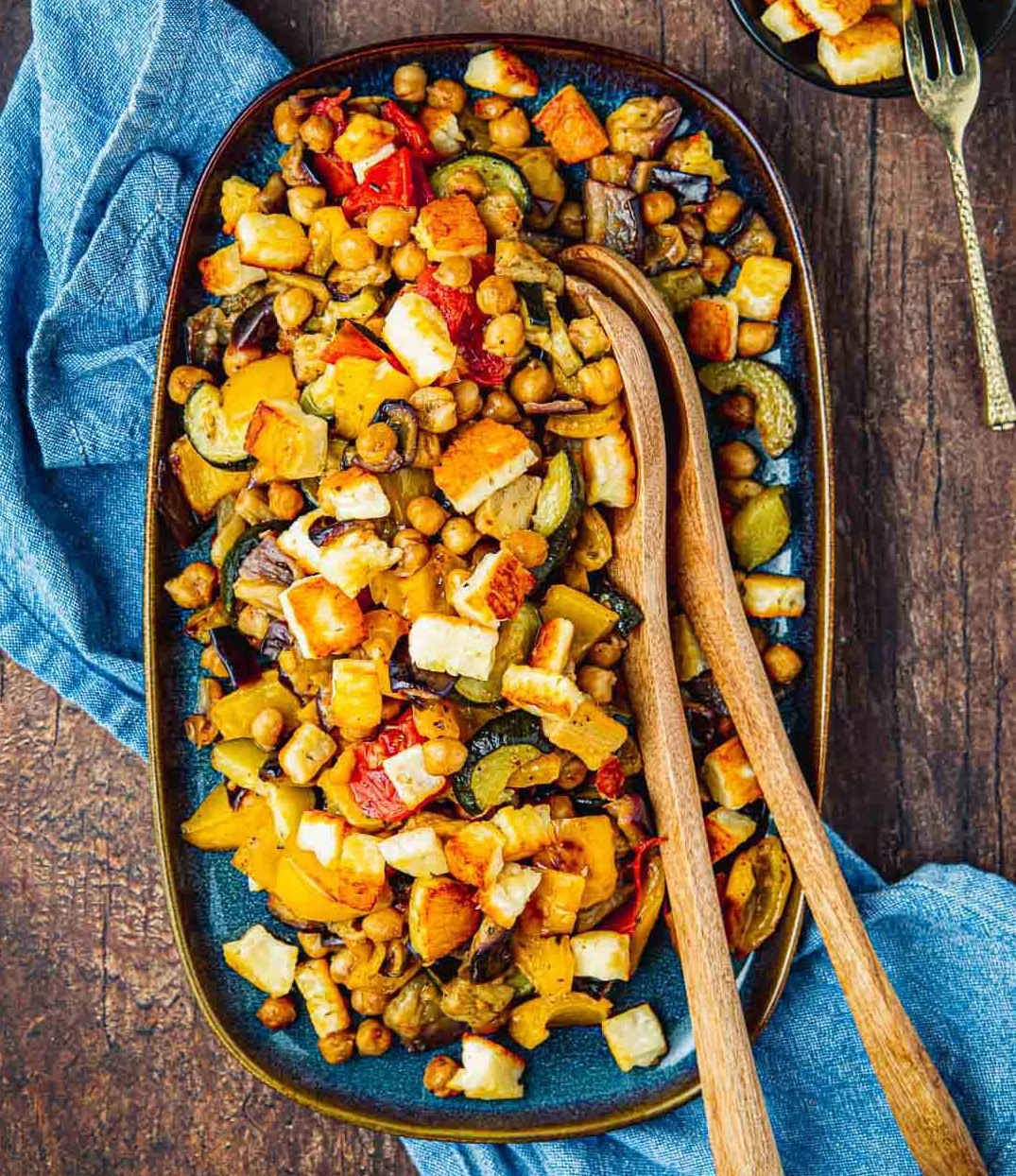 Keptų daržovių salotos su halumio (halloumi) sūriu